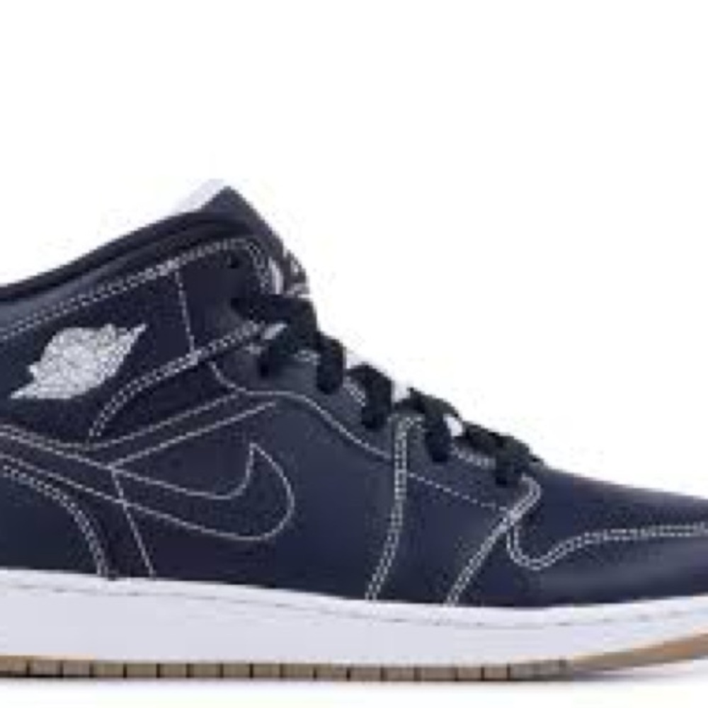 Nike Men's Navy and White Sneakers